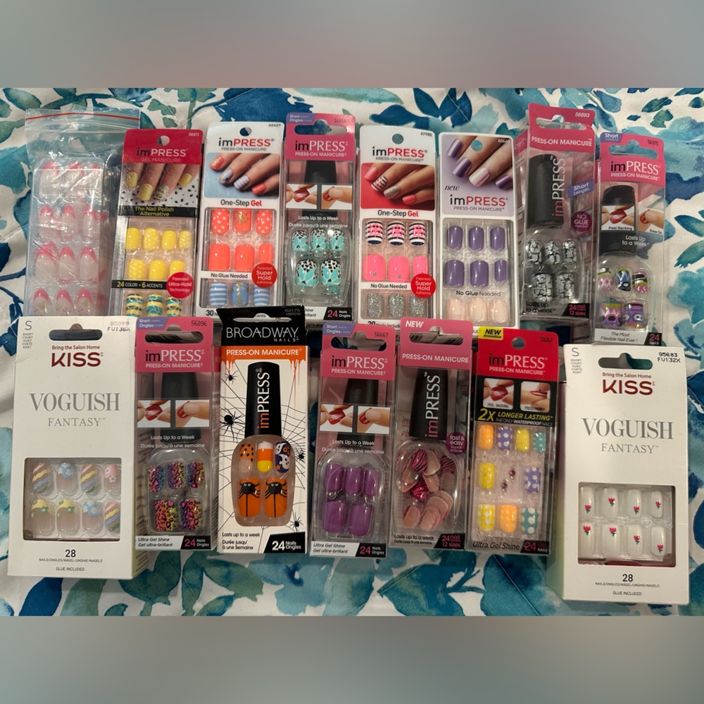 BNIB LOT OF 15 -Kiss imPRESS Vibrant press-on Nails